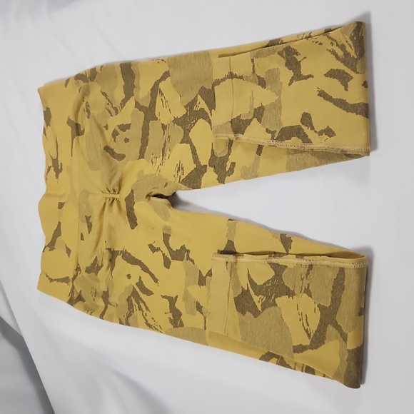 Gymshark Women's High waistline Leggings Multi Sizes Camo Yellow/Brown - Picture 6 of 9